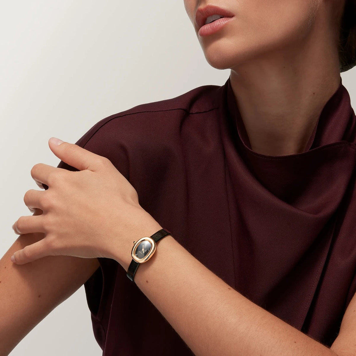 Baignoire Mini Model | 18.5mm, 18K Yellow Gold, Leather, Black Dial - image 3